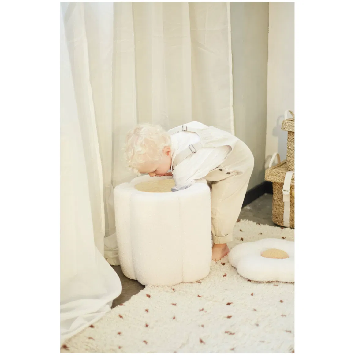Childhome-Hocker-und-Spielzeugkiste-3